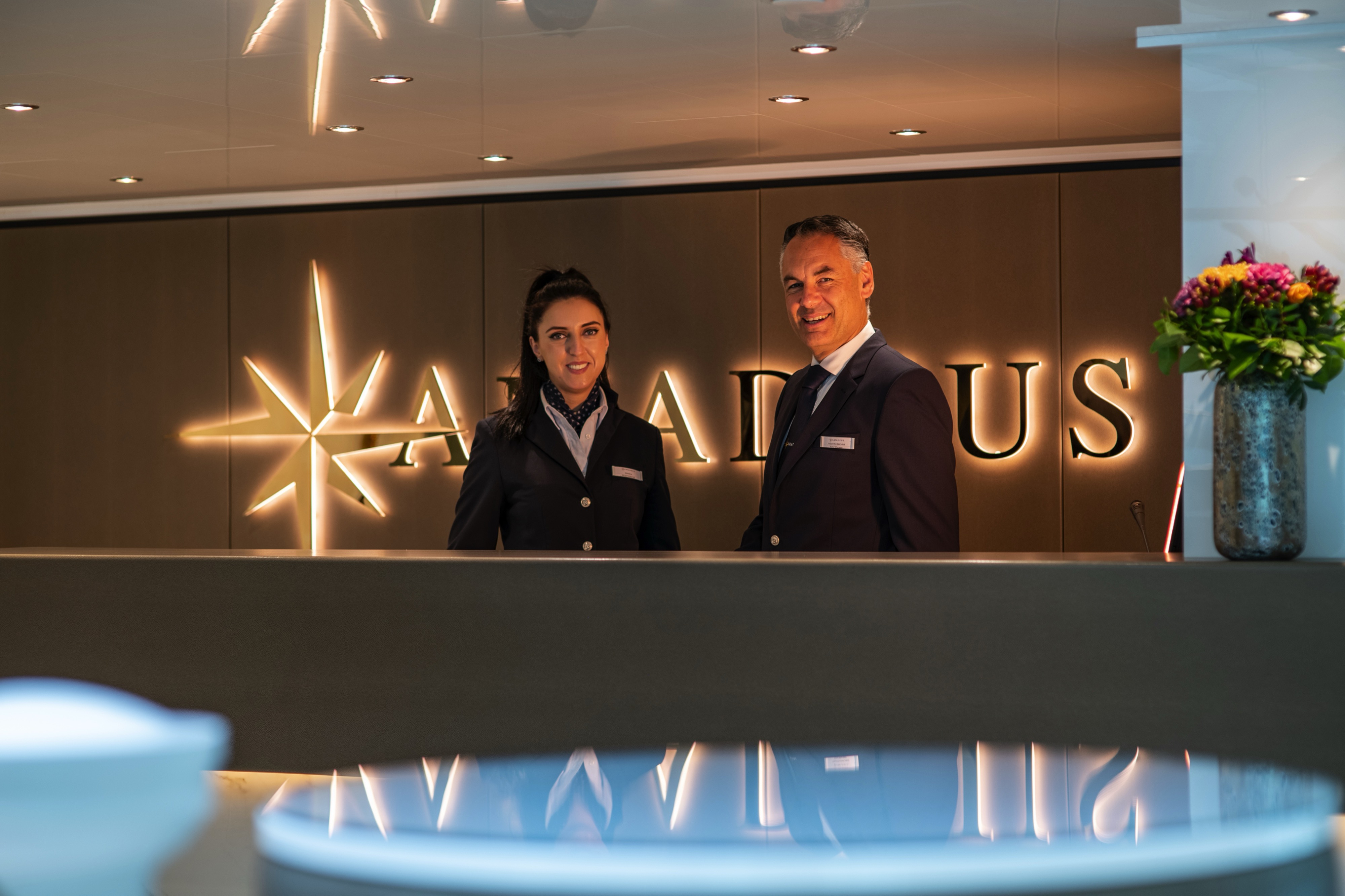 AMADEUS Guest Experience Lifestyle Reception ©Leuftner Cruises Amadeus.jpg